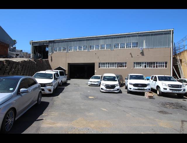 3,400M² WAREHOUSE FOR SALE IN BRAELYN